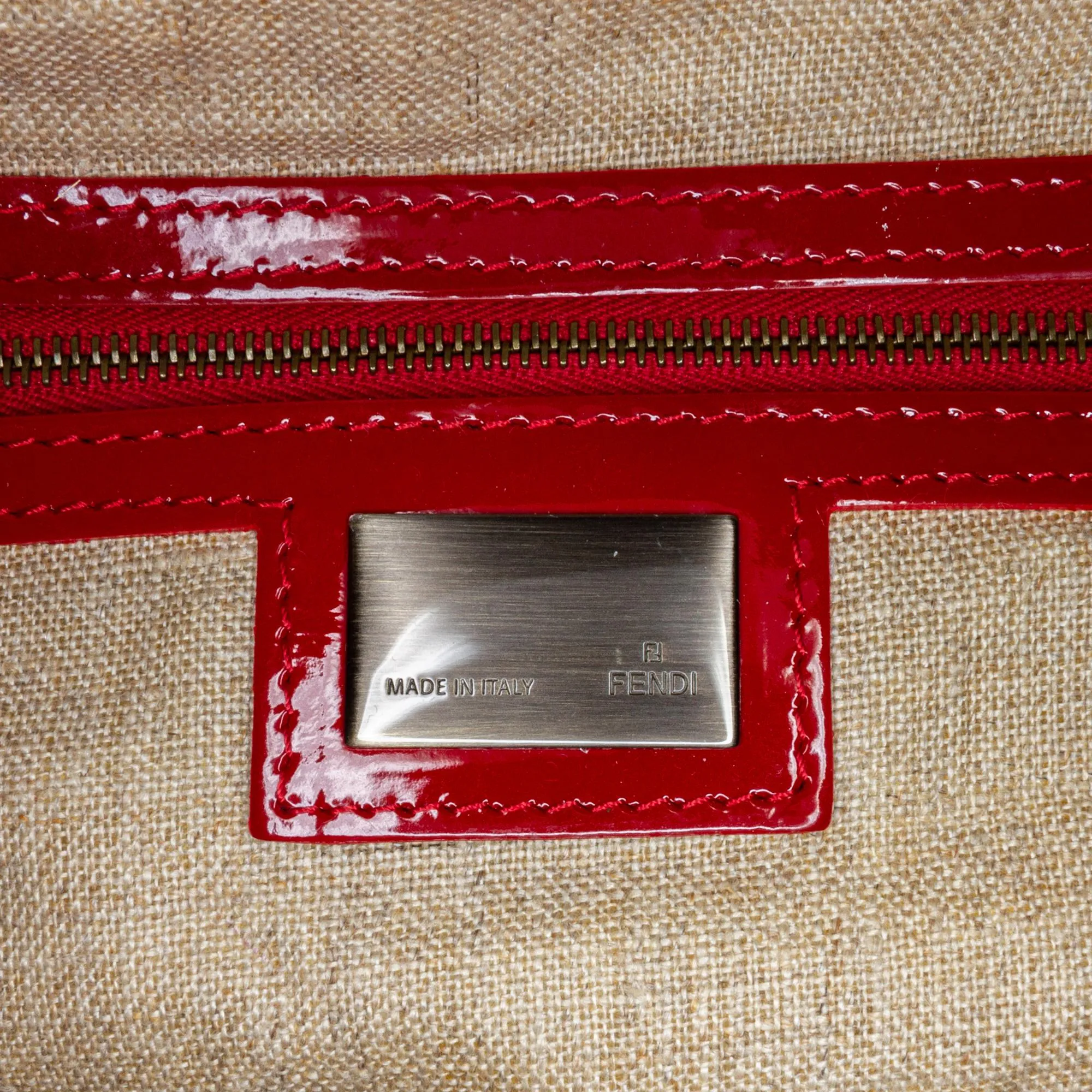 Fendi Borsa Doctor Shoulder Bag (SHG-VLFm4N)
