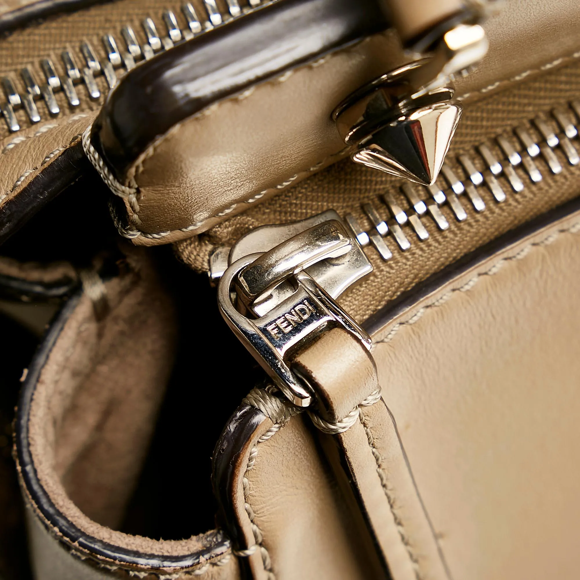 Fendi DotCom (SHG-Lqz1cN)
