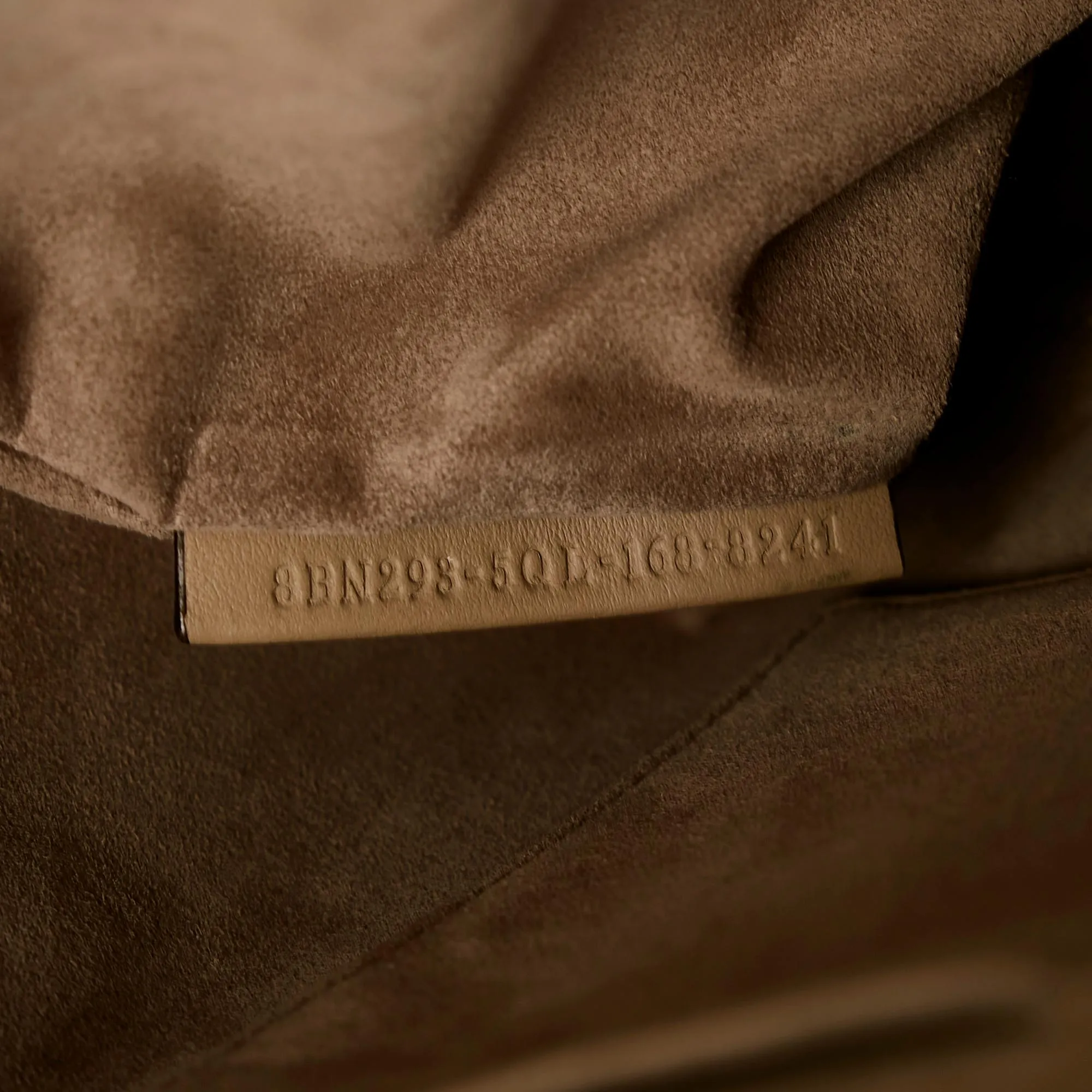 Fendi DotCom (SHG-Lqz1cN)