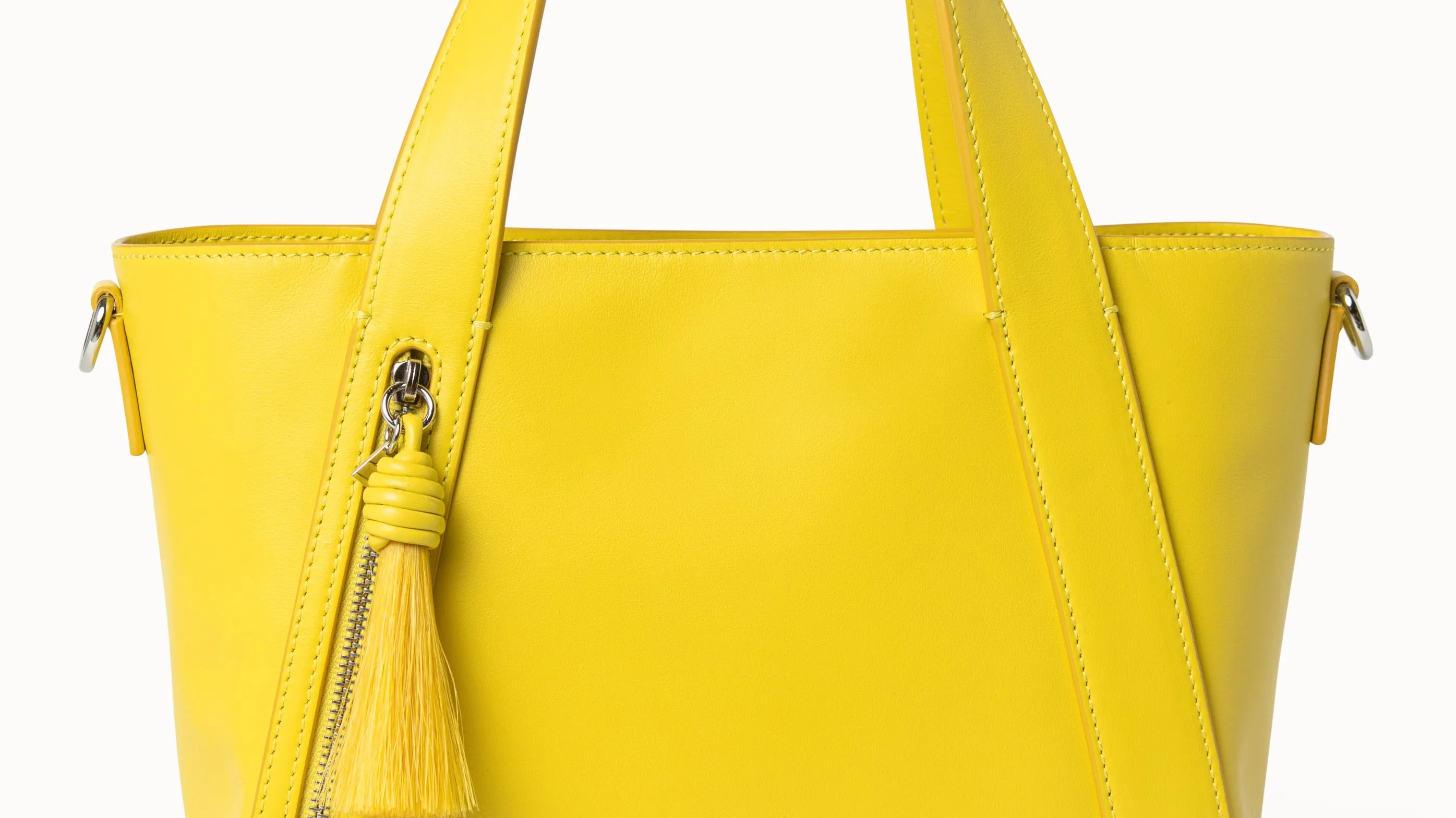 Kleine Alex-Tasche aus Nappakalbsleder mit abnehmbarem Schulterriemen und Rosshaar-Tassel