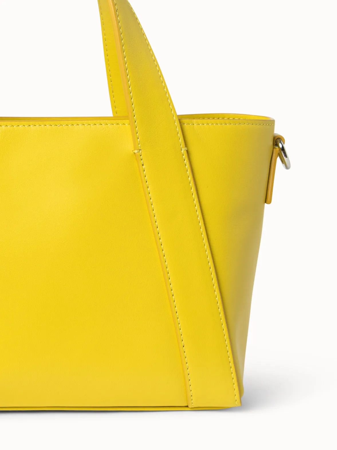 Kleine Alex-Tasche aus Nappakalbsleder mit abnehmbarem Schulterriemen und Rosshaar-Tassel